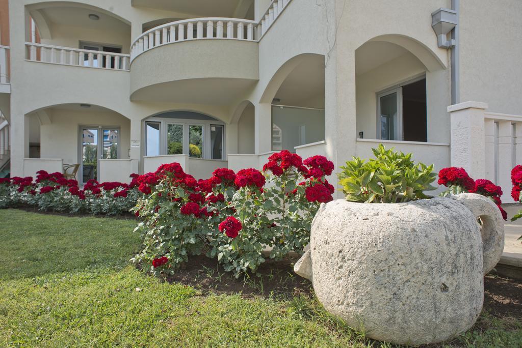 Vila V Lux Apartments Petrovac Exterior foto