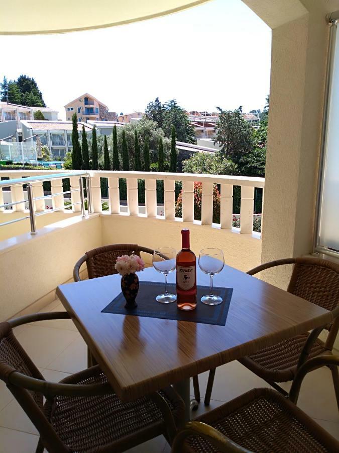 Vila V Lux Apartments Petrovac Exterior foto