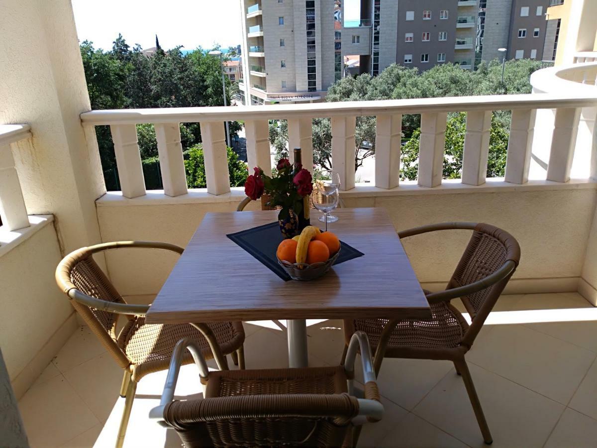 Vila V Lux Apartments Petrovac Exterior foto