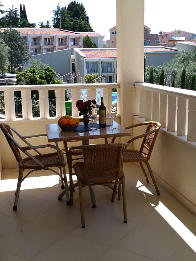 Vila V Lux Apartments Petrovac Exterior foto